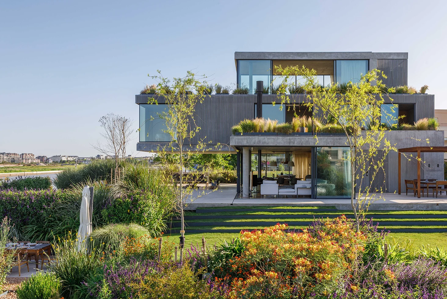 Nordelta residential house with garden, terraces, and large windows.